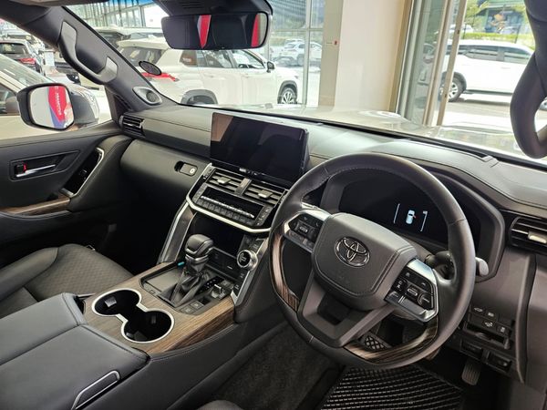 Used Toyota Land Cruiser 300 V6 3.3 D ZX for sale in Western Cape