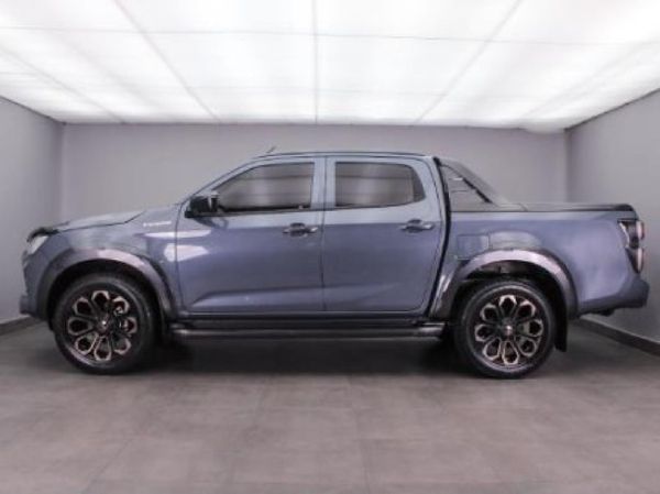 2025-Isuzu-D-Max-30-DDI-V-Cross-HR-Auto-Double-Cab image:3