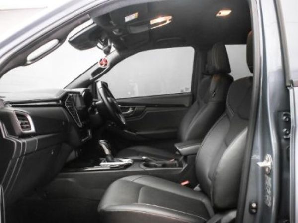 2025-Isuzu-D-Max-30-DDI-V-Cross-HR-Auto-Double-Cab image:5