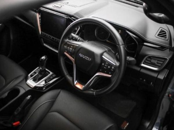 2025-Isuzu-D-Max-30-DDI-V-Cross-HR-Auto-Double-Cab image:6