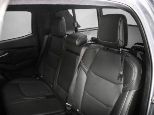 2025-Isuzu-D-Max-30-DDI-V-Cross-HR-Auto-Double-Cab image:7