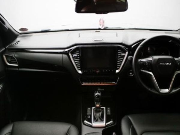 2025-Isuzu-D-Max-30-DDI-V-Cross-HR-Auto-Double-Cab image:8