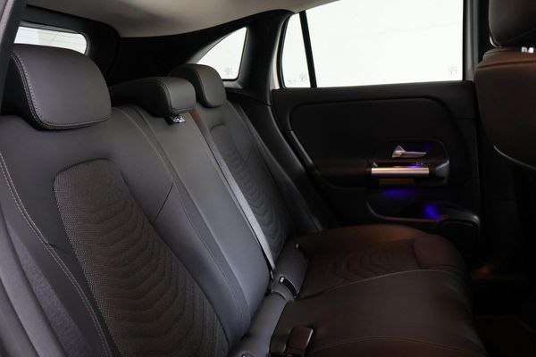 2023-Mercedes-Benz-GLA-200-Progressive-Auto image:10