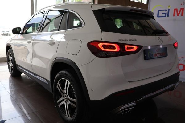 2023-Mercedes-Benz-GLA-200-Progressive-Auto image:5