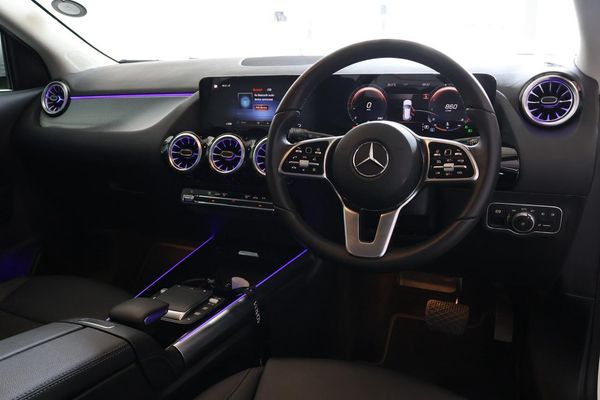 2023-Mercedes-Benz-GLA-200-Progressive-Auto image:8