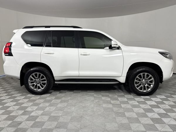 2017-Toyota-Land-Cruiser-Prado-40-V6-VX-Auto image:15