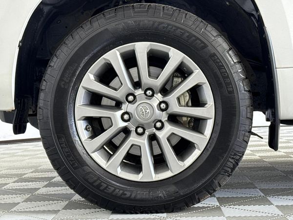 2017-Toyota-Land-Cruiser-Prado-40-V6-VX-Auto image:4