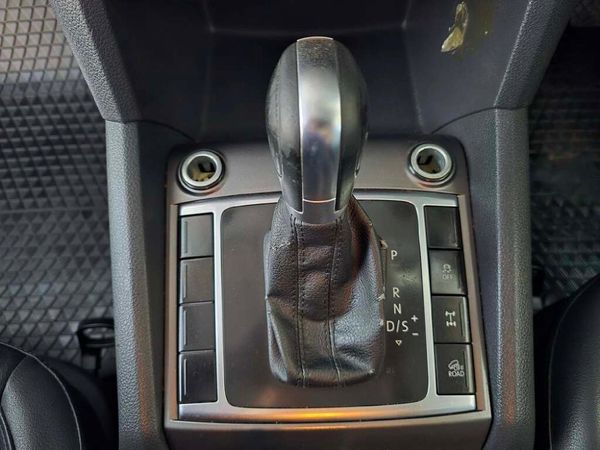 2014-Volkswagen-Amarok-20-BiTDI-Highline-132kW-4Motion-Auto-Double-Cab image:12