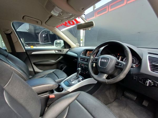 2011-Audi-Q5-20-TFSI-quattro-Auto image:11