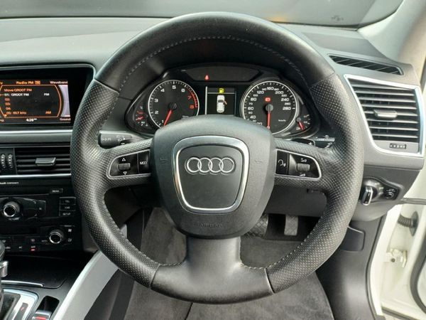 2011-Audi-Q5-20-TFSI-quattro-Auto image:13