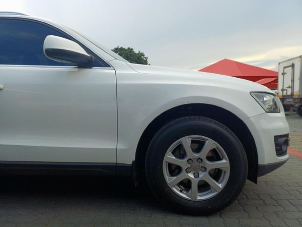 2011-Audi-Q5-20-TFSI-quattro-Auto image:3