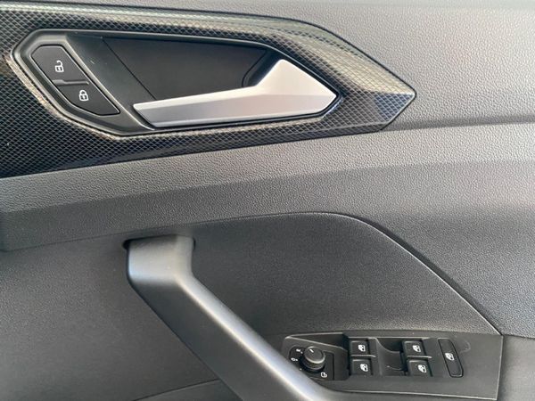 2025-Volkswagen-T-Cross-10-TSI-Life-Auto image:8