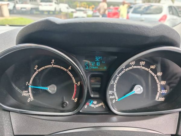 2016-Ford-Fiesta-16-TDCi-Trend-5-dr image:11