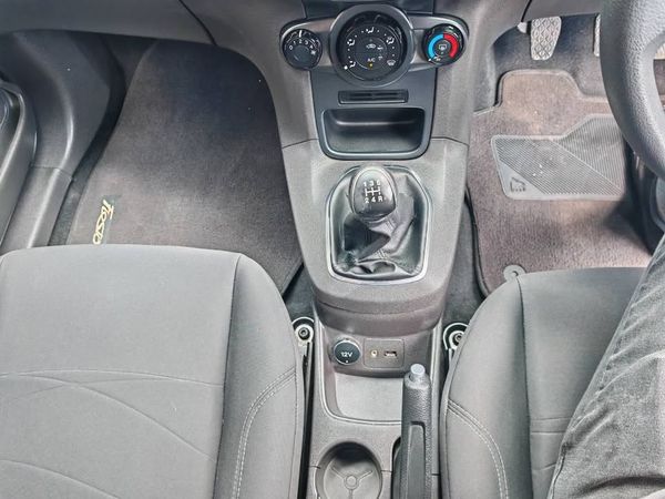 2016-Ford-Fiesta-16-TDCi-Trend-5-dr image:8