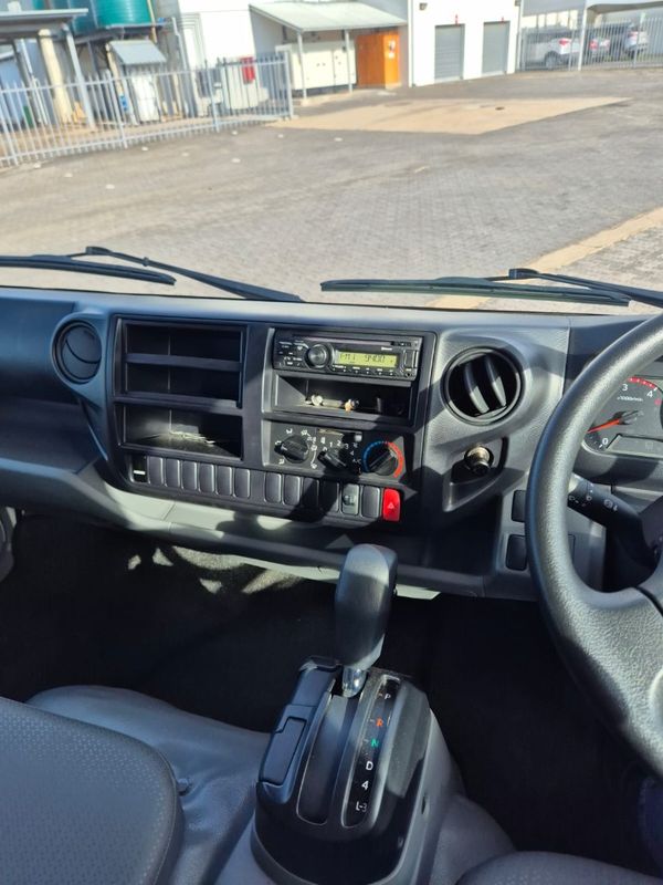 2024-Hino-300-Hino-300-816-SWB-AT image:9