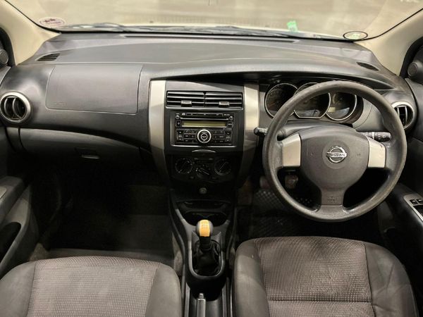 2014-Nissan-Livina-16-Acenta-X-Gear image:9