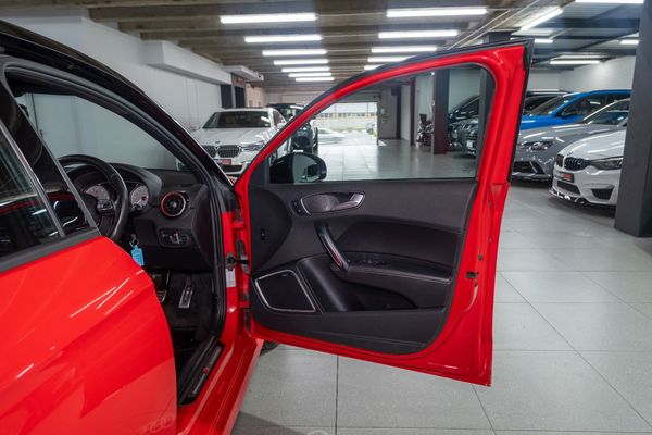 2016-Audi-S1-20-TFSI-Sportback-quattro image:11