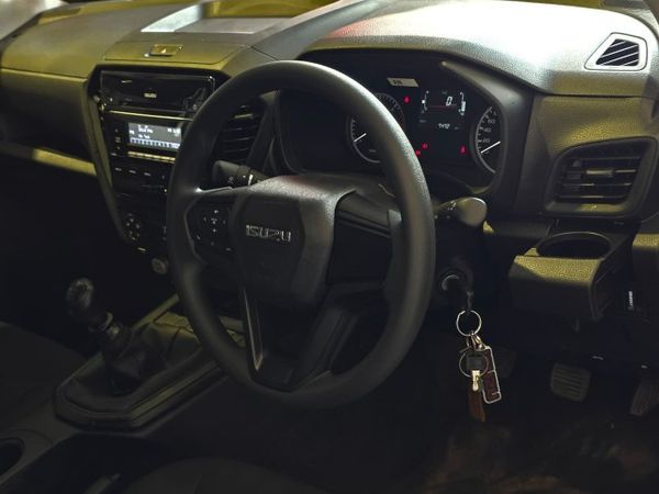 2025-Isuzu-D-Max-19-DDI-HR-L-Double-Cab image:8