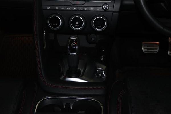 2018-Jaguar-E-Pace-D180-20D-First-Edition-132kW image:8