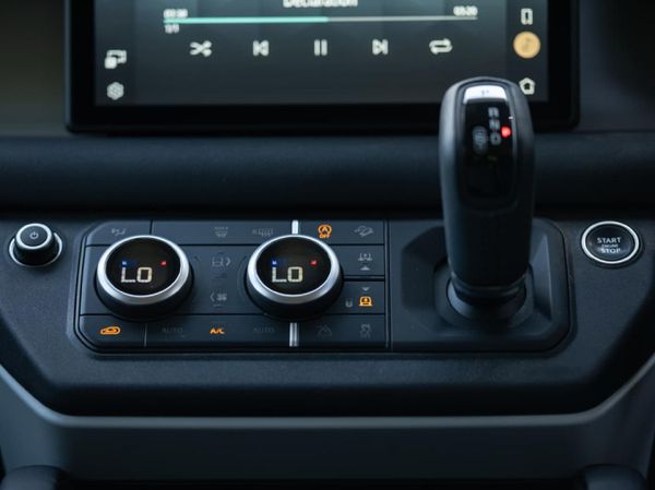 2023-Land-Rover-Defender-110-D300-SE-221kw image:22