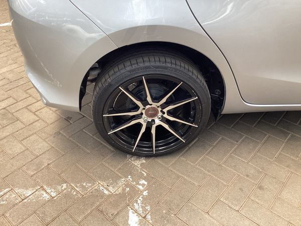 2019-Toyota-Yaris-15-XS-Auto-5-dr image:21