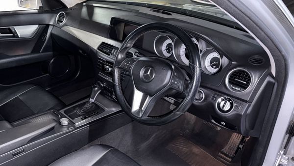 2011-Mercedes-Benz-C-Class-C-200-BE-Avantgarde-Auto image:12