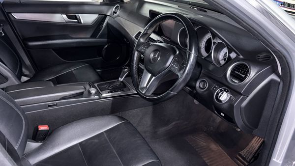 2011-Mercedes-Benz-C-Class-C-200-BE-Avantgarde-Auto image:14