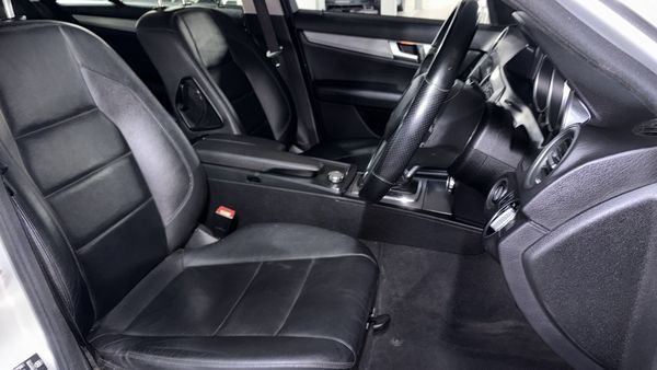 2011-Mercedes-Benz-C-Class-C-200-BE-Avantgarde-Auto image:16