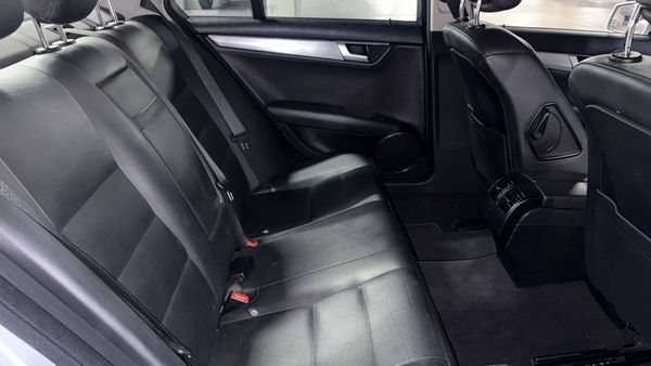 2011-Mercedes-Benz-C-Class-C-200-BE-Avantgarde-Auto image:17