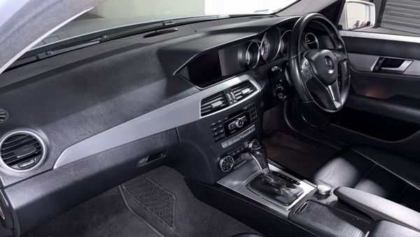2011-Mercedes-Benz-C-Class-C-200-BE-Avantgarde-Auto image:18