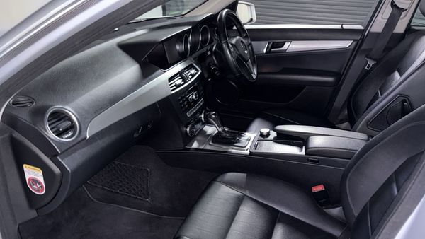 2011-Mercedes-Benz-C-Class-C-200-BE-Avantgarde-Auto image:19