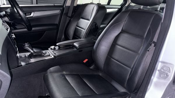 2011-Mercedes-Benz-C-Class-C-200-BE-Avantgarde-Auto image:21