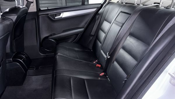 2011-Mercedes-Benz-C-Class-C-200-BE-Avantgarde-Auto image:22