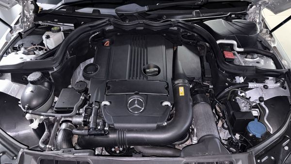 2011-Mercedes-Benz-C-Class-C-200-BE-Avantgarde-Auto image:24