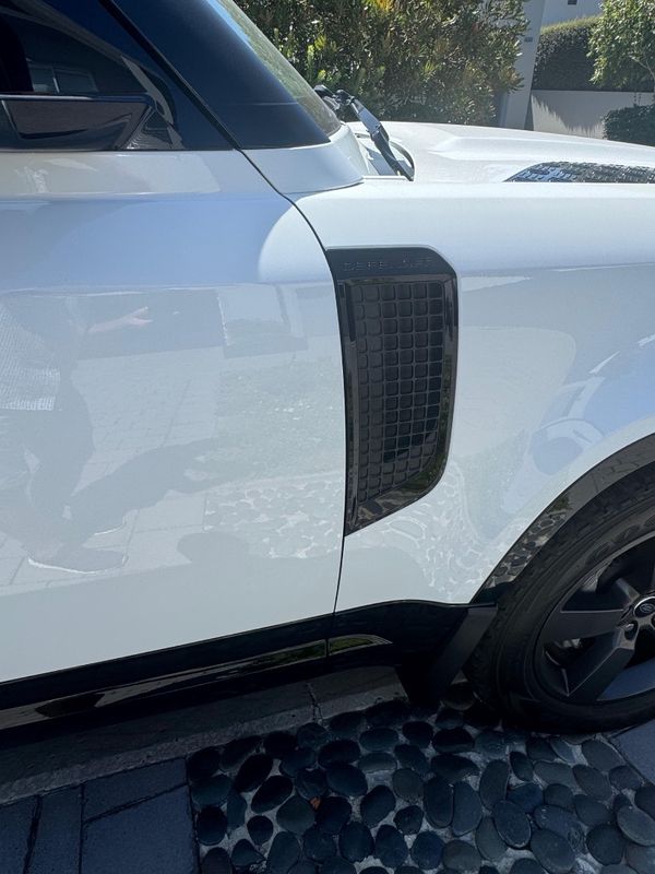 2023-Land-Rover-Defender-110-D300-HSE-X-Dynamic image:13