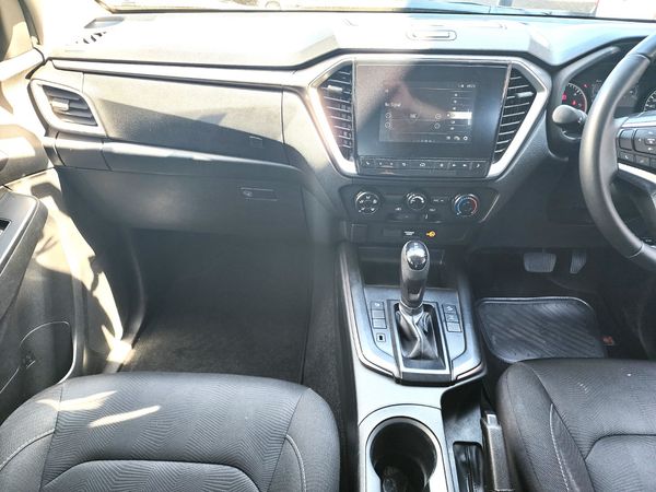 2023-Isuzu-D-Max-19-DDI-HR-LS-Auto-Double-Cab image:9