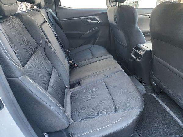 2023-Isuzu-D-Max-19-DDI-HR-LS-Auto-Double-Cab image:7
