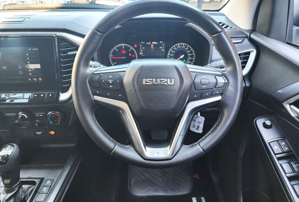 2023-Isuzu-D-Max-19-DDI-HR-LS-Auto-Double-Cab image:8