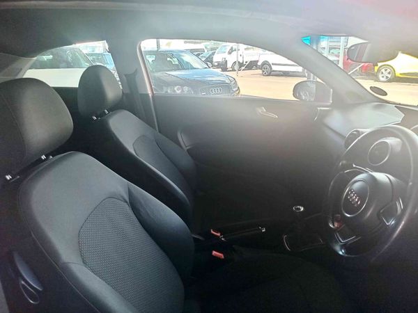 2012-Audi-A1-12-TFSI-3-dr-Attraction image:4