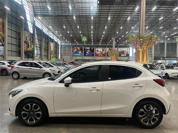 2015-Mazda-2-15-Individual-5-dr image:5