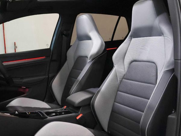 2025-Volkswagen-Golf-14-TSI-R-Line-Auto-110kw image:11