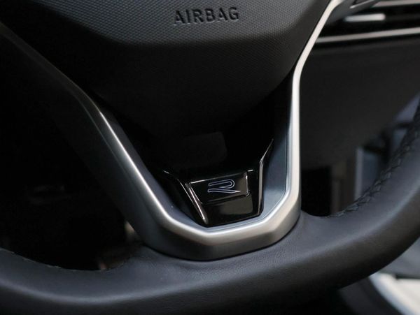 2025-Volkswagen-Golf-14-TSI-R-Line-Auto-110kw image:13