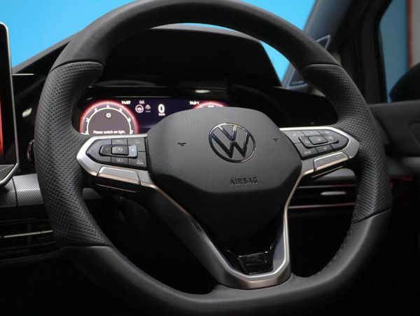 2025-Volkswagen-Golf-14-TSI-R-Line-Auto-110kw image:17