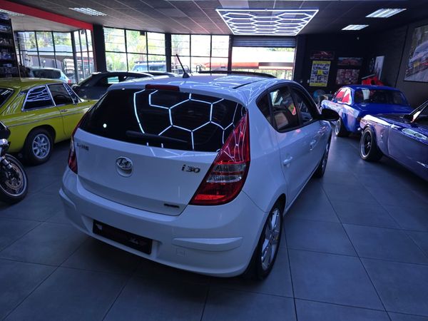 2012-Hyundai-i30-Hyundai-i30-20-GLS image:11