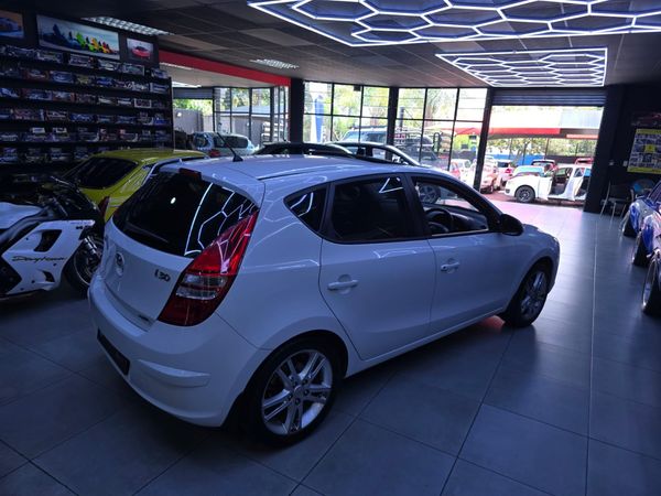 2012-Hyundai-i30-Hyundai-i30-20-GLS image:12