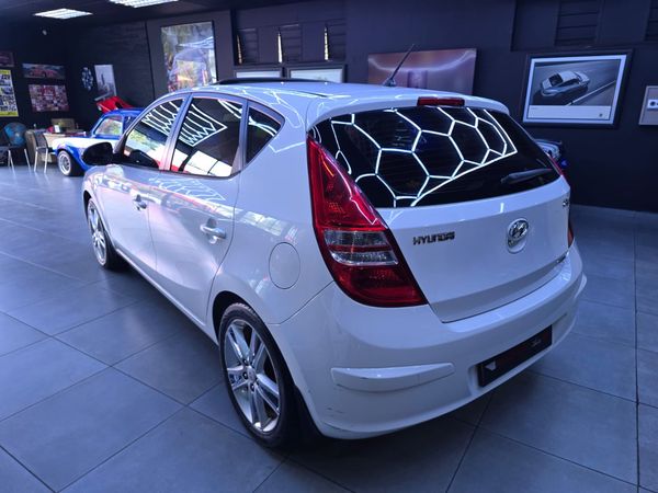 2012-Hyundai-i30-Hyundai-i30-20-GLS image:13