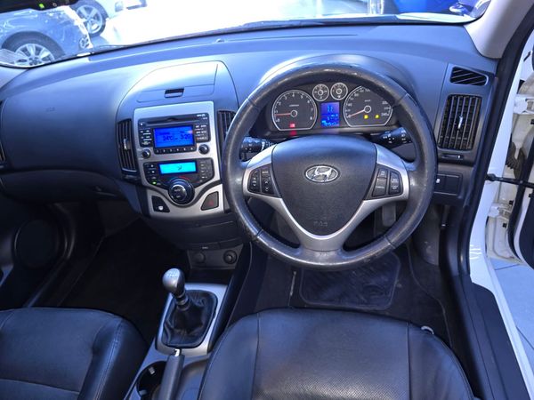 2012-Hyundai-i30-Hyundai-i30-20-GLS image:17