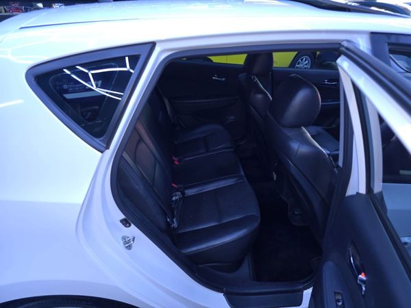 2012-Hyundai-i30-Hyundai-i30-20-GLS image:18