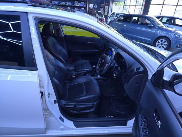 2012-Hyundai-i30-Hyundai-i30-20-GLS image:19