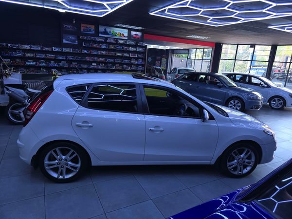 2012-Hyundai-i30-Hyundai-i30-20-GLS image:8